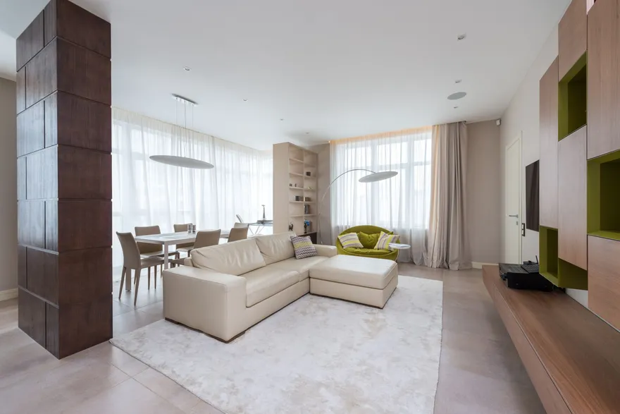 Living spațios, luminos și impecabil de curat